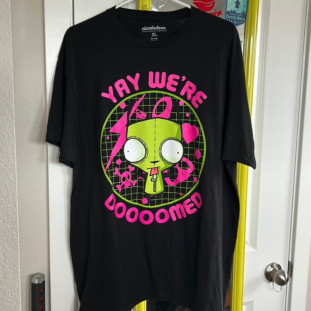 XL Gir Hot Topic Graphic Tee